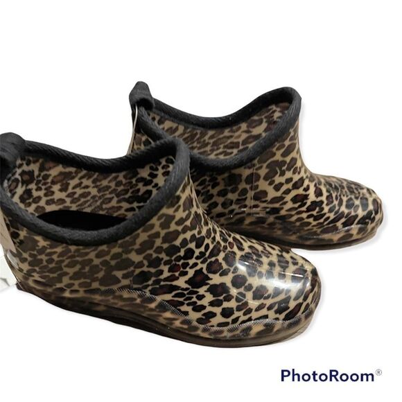 New Capellini Of New York Leopard Rain Boots - Picture 2 of 6